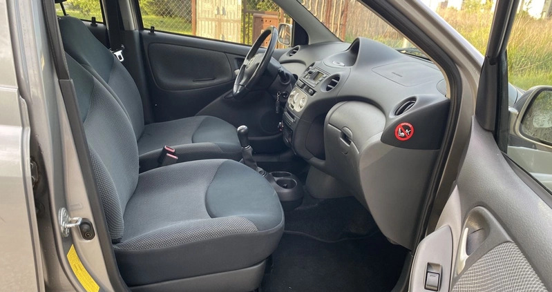 Toyota Yaris cena 12950 przebieg: 136300, rok produkcji 2004 z Warszawa małe 191